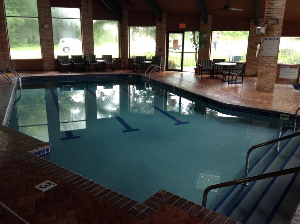 Americinn And Suites By Wyndham Delafield-Waukesha-Milwaukee Extérieur photo