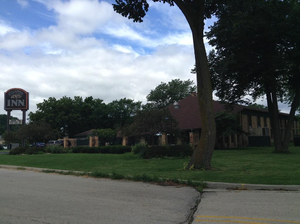 Americinn And Suites By Wyndham Delafield-Waukesha-Milwaukee Extérieur photo