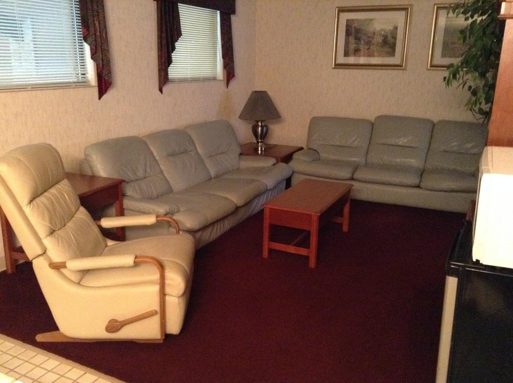 Americinn And Suites By Wyndham Delafield-Waukesha-Milwaukee Extérieur photo