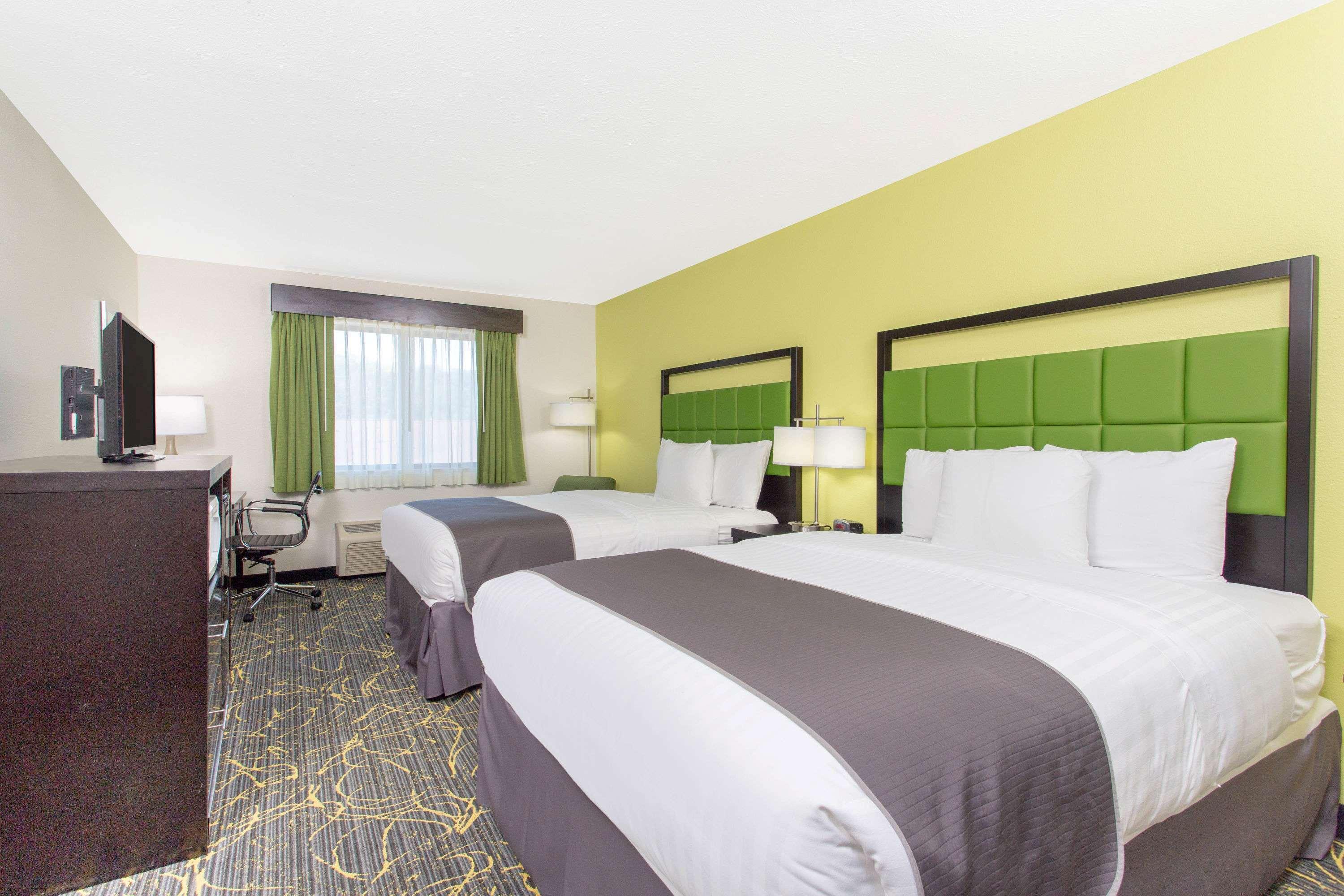 Americinn And Suites By Wyndham Delafield-Waukesha-Milwaukee Extérieur photo