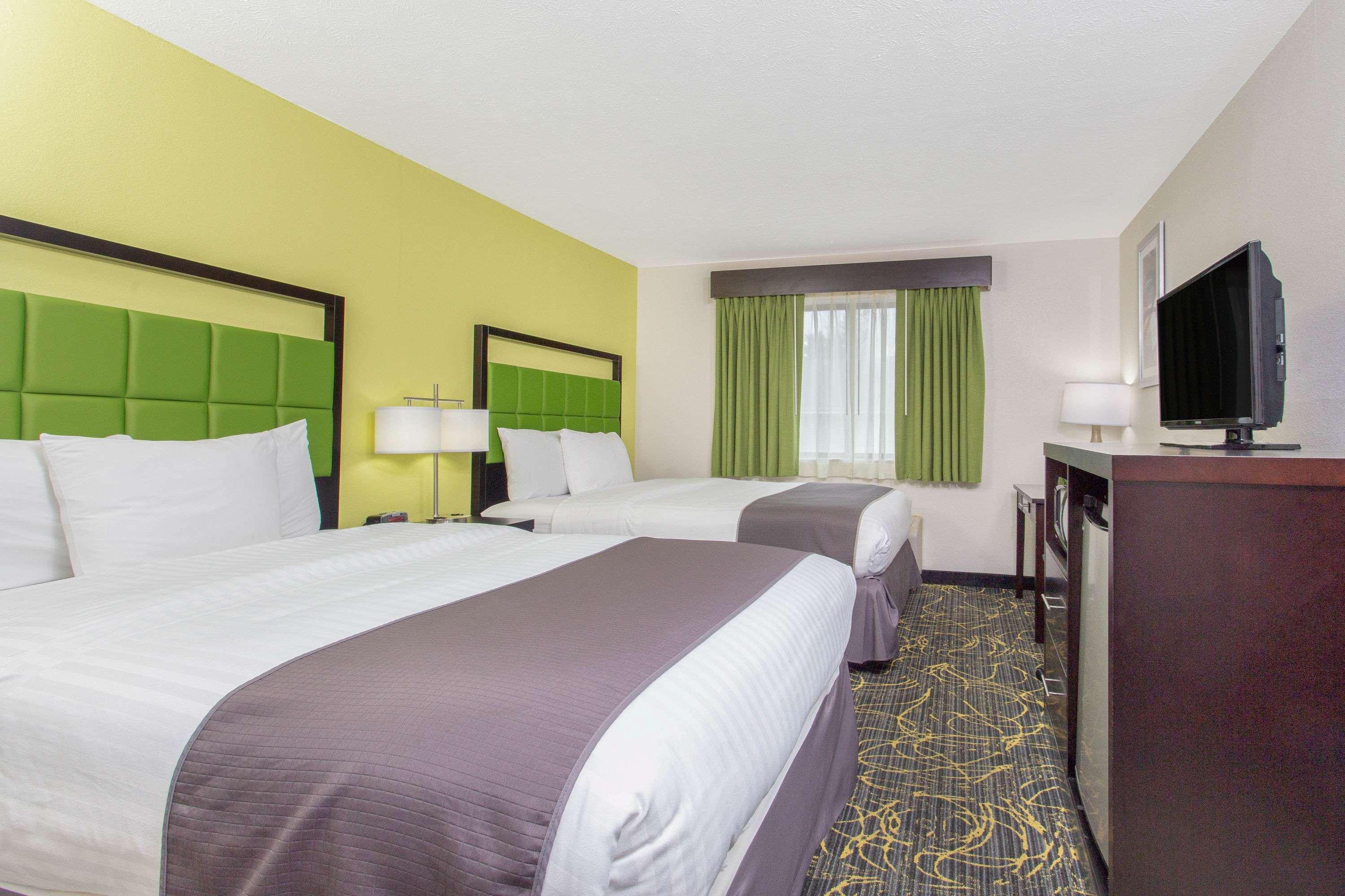 Americinn And Suites By Wyndham Delafield-Waukesha-Milwaukee Extérieur photo