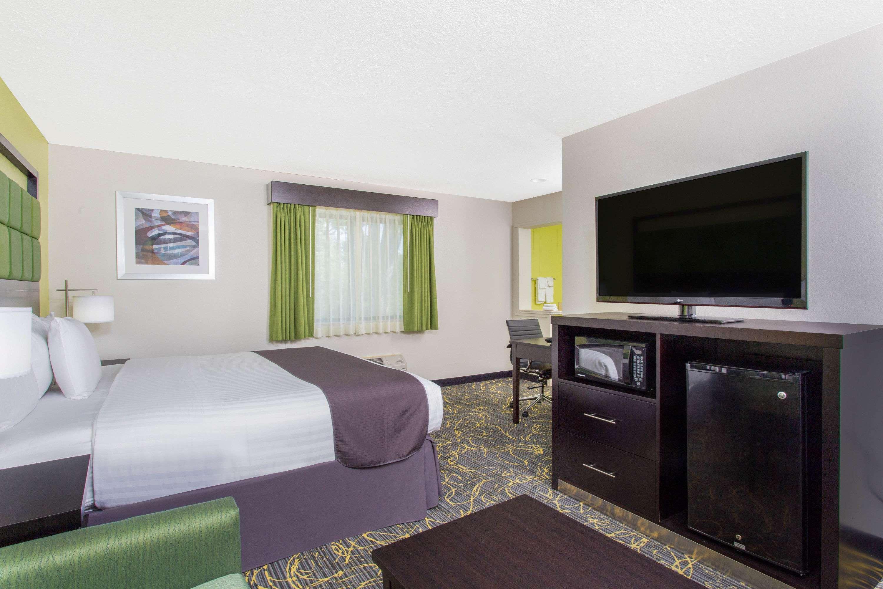 Americinn And Suites By Wyndham Delafield-Waukesha-Milwaukee Extérieur photo