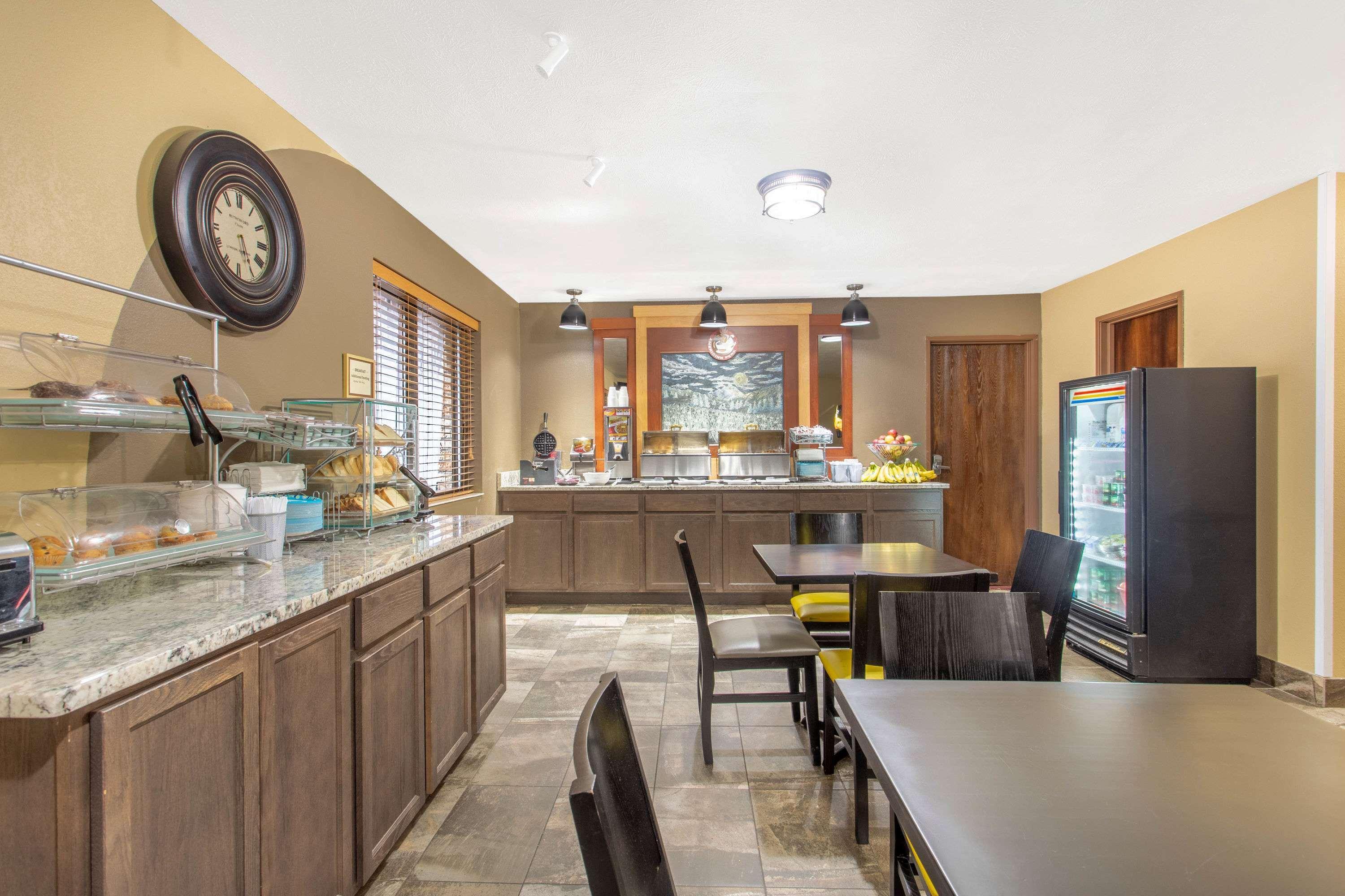 Americinn And Suites By Wyndham Delafield-Waukesha-Milwaukee Extérieur photo