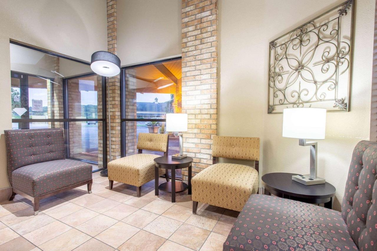 Americinn And Suites By Wyndham Delafield-Waukesha-Milwaukee Extérieur photo