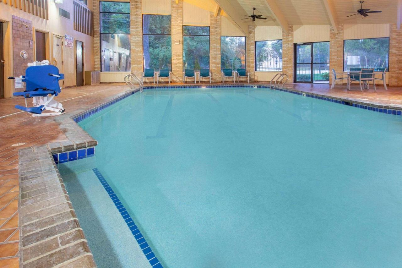Americinn And Suites By Wyndham Delafield-Waukesha-Milwaukee Extérieur photo