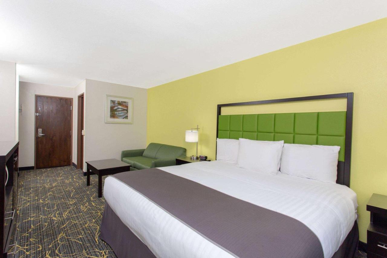 Americinn And Suites By Wyndham Delafield-Waukesha-Milwaukee Extérieur photo