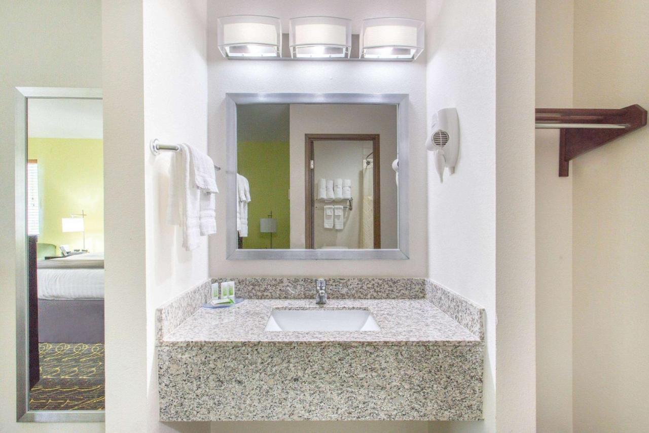 Americinn And Suites By Wyndham Delafield-Waukesha-Milwaukee Extérieur photo