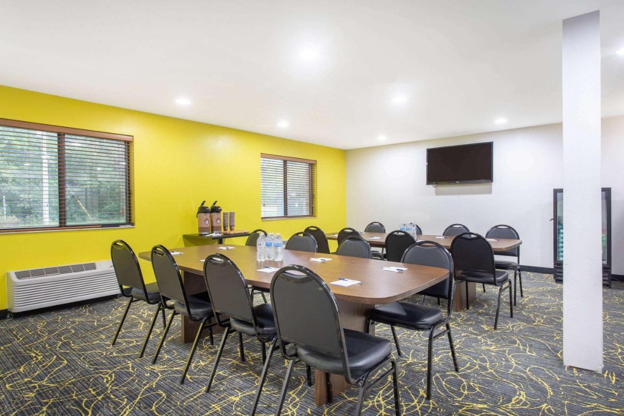 Americinn And Suites By Wyndham Delafield-Waukesha-Milwaukee Extérieur photo