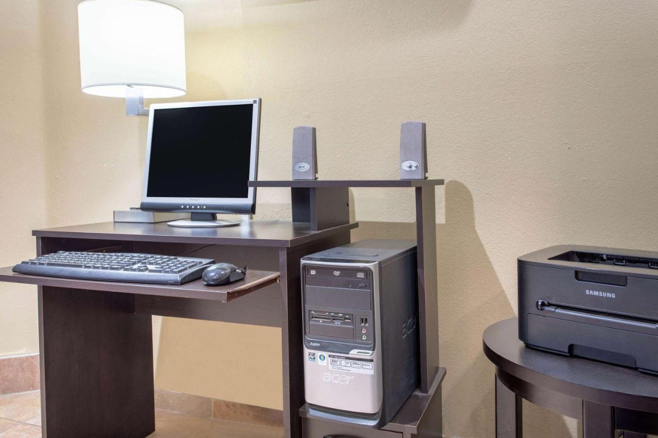 Americinn And Suites By Wyndham Delafield-Waukesha-Milwaukee Extérieur photo