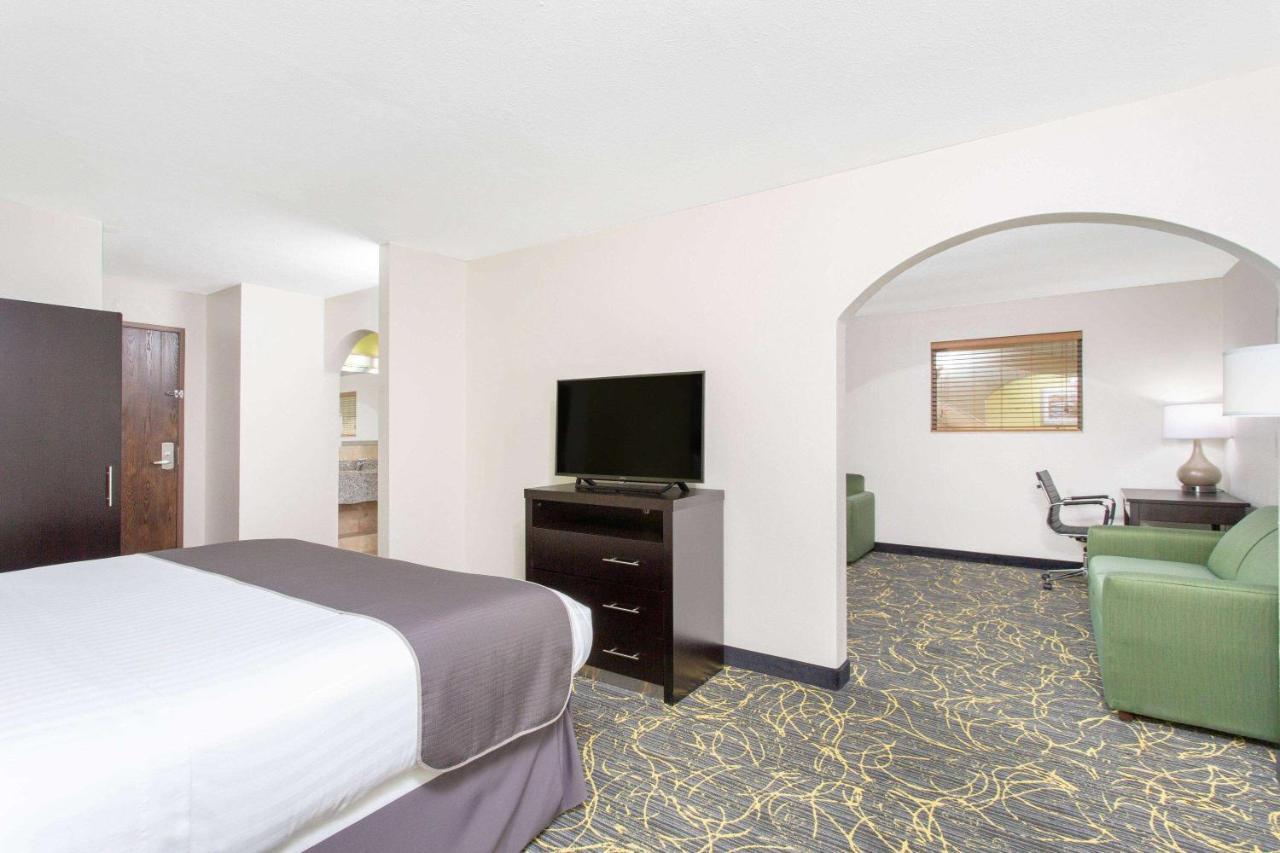 Americinn And Suites By Wyndham Delafield-Waukesha-Milwaukee Extérieur photo