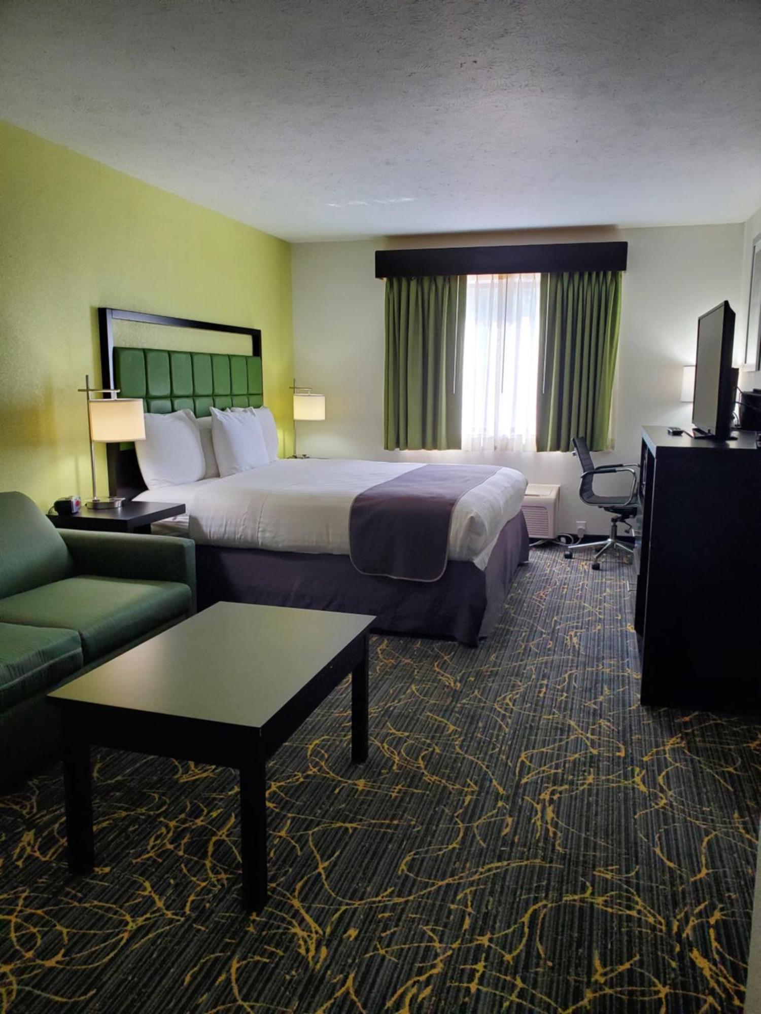 Americinn And Suites By Wyndham Delafield-Waukesha-Milwaukee Extérieur photo
