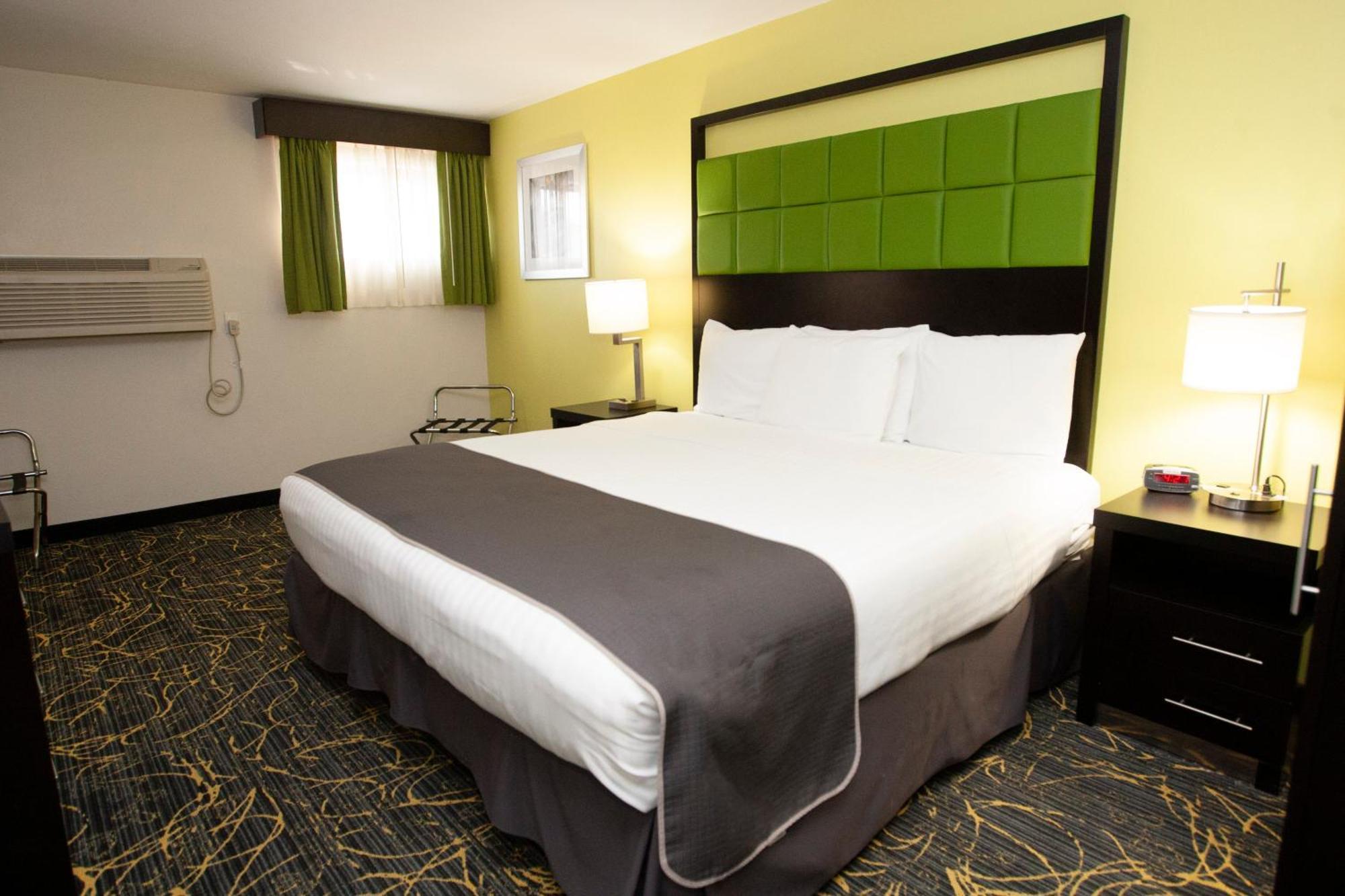 Americinn And Suites By Wyndham Delafield-Waukesha-Milwaukee Extérieur photo