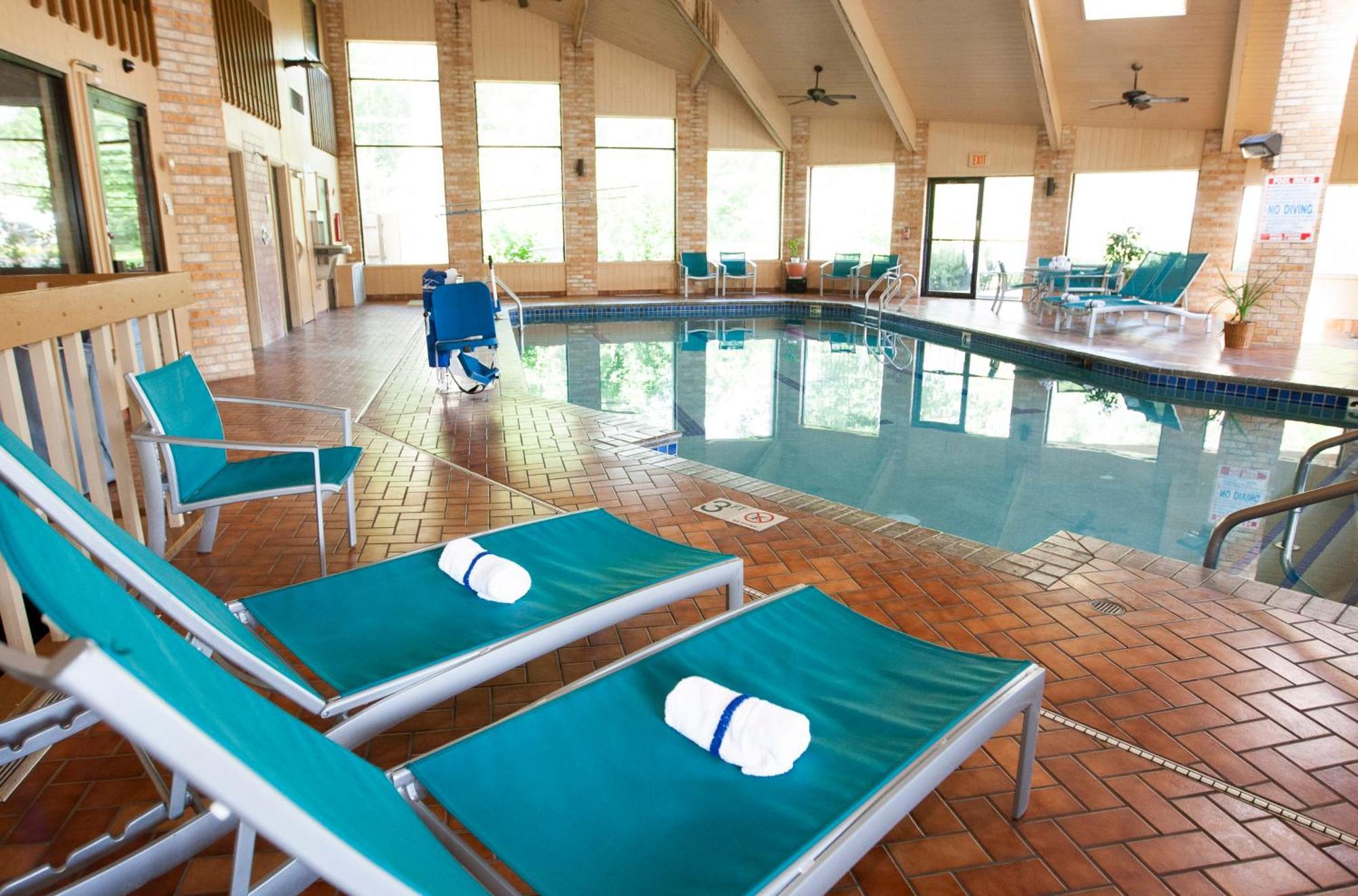 Americinn And Suites By Wyndham Delafield-Waukesha-Milwaukee Extérieur photo