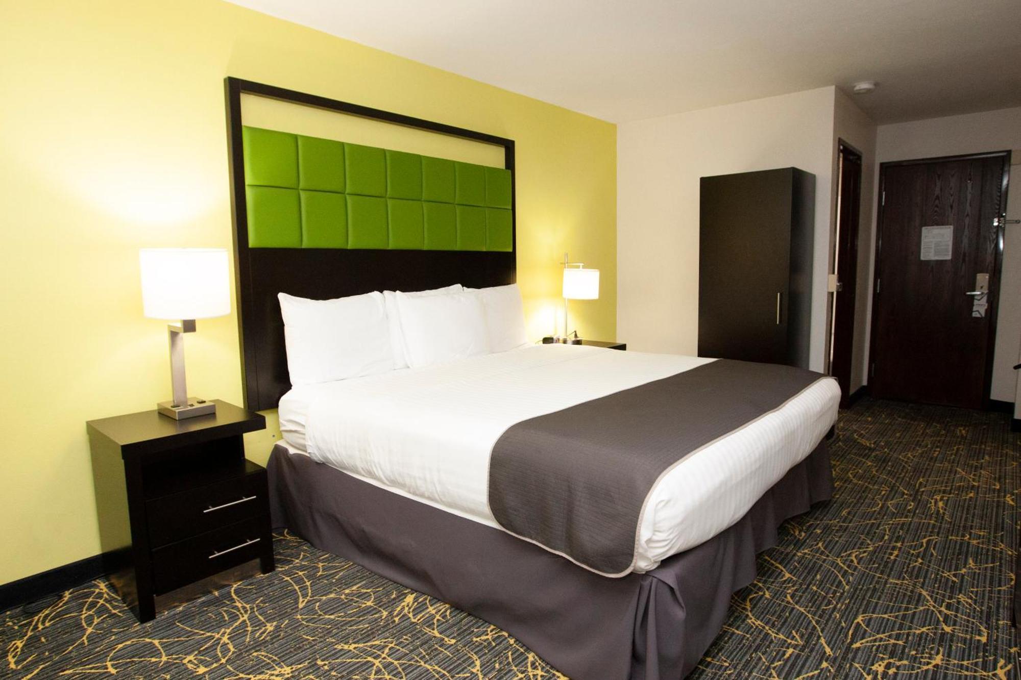 Americinn And Suites By Wyndham Delafield-Waukesha-Milwaukee Chambre photo