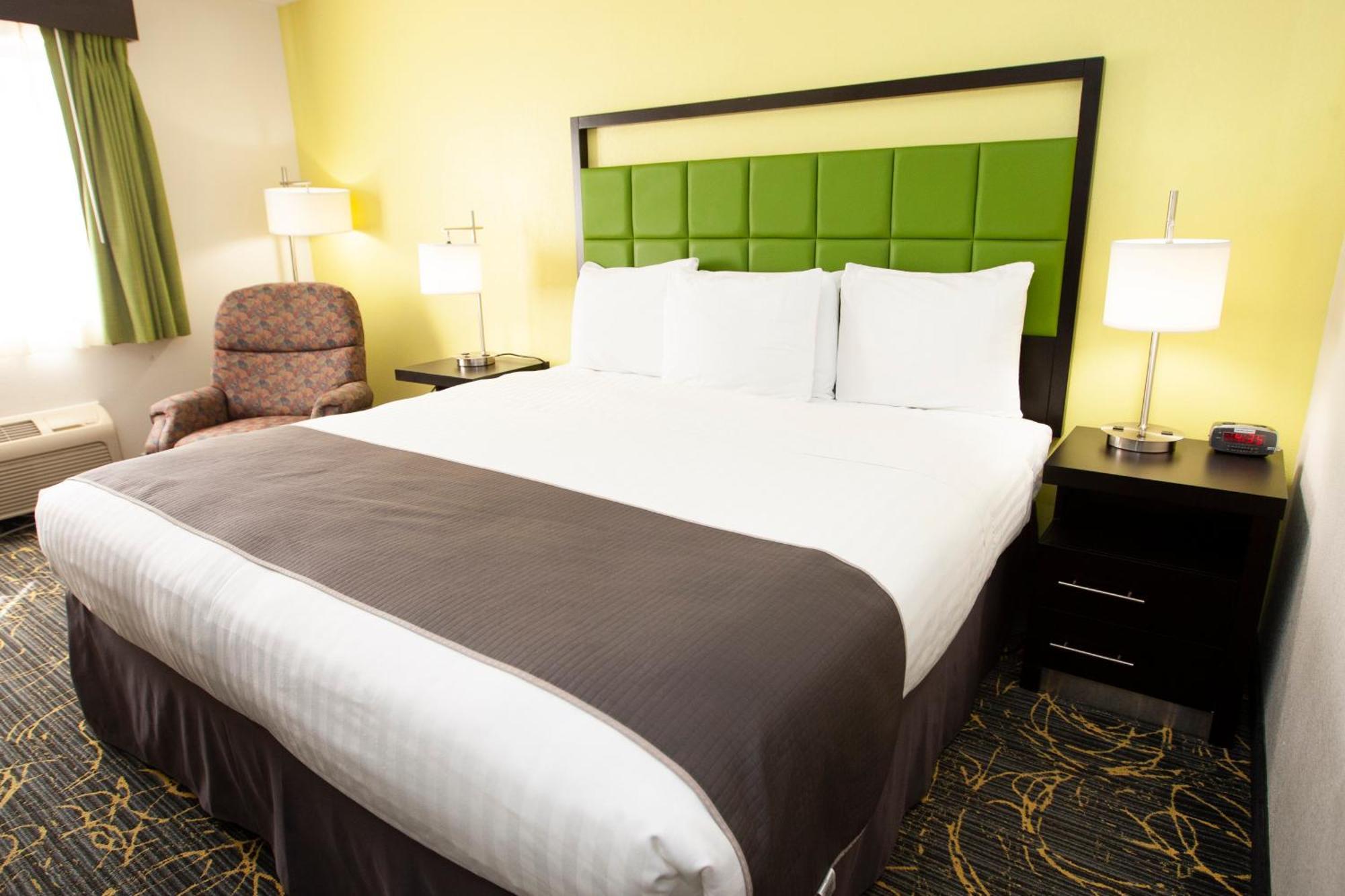 Americinn And Suites By Wyndham Delafield-Waukesha-Milwaukee Chambre photo