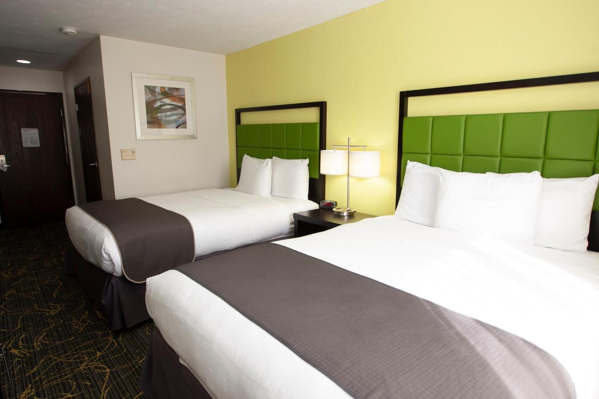 Americinn And Suites By Wyndham Delafield-Waukesha-Milwaukee Chambre photo