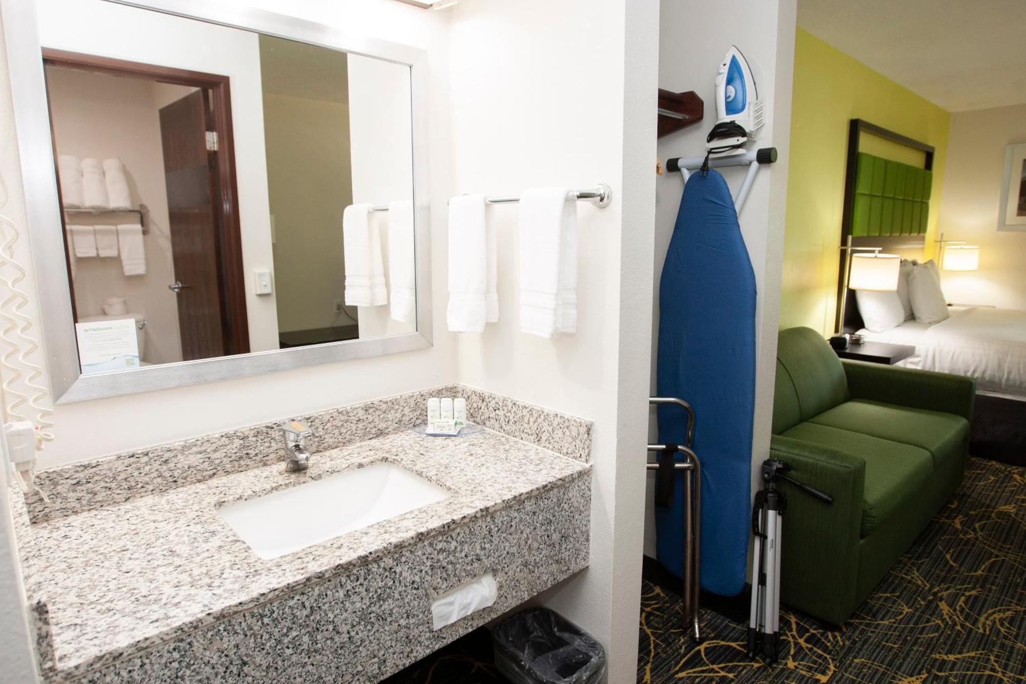 Americinn And Suites By Wyndham Delafield-Waukesha-Milwaukee Chambre photo