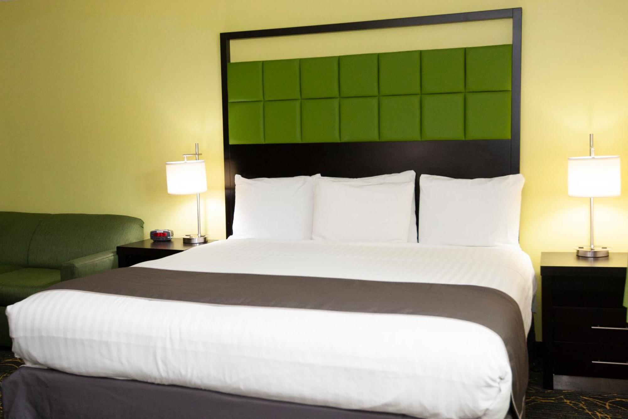 Americinn And Suites By Wyndham Delafield-Waukesha-Milwaukee Chambre photo