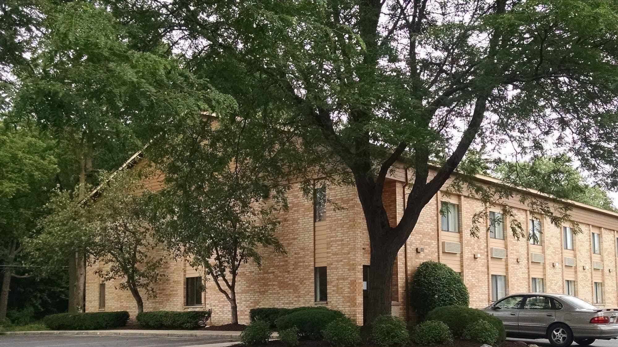 Americinn And Suites By Wyndham Delafield-Waukesha-Milwaukee Extérieur photo