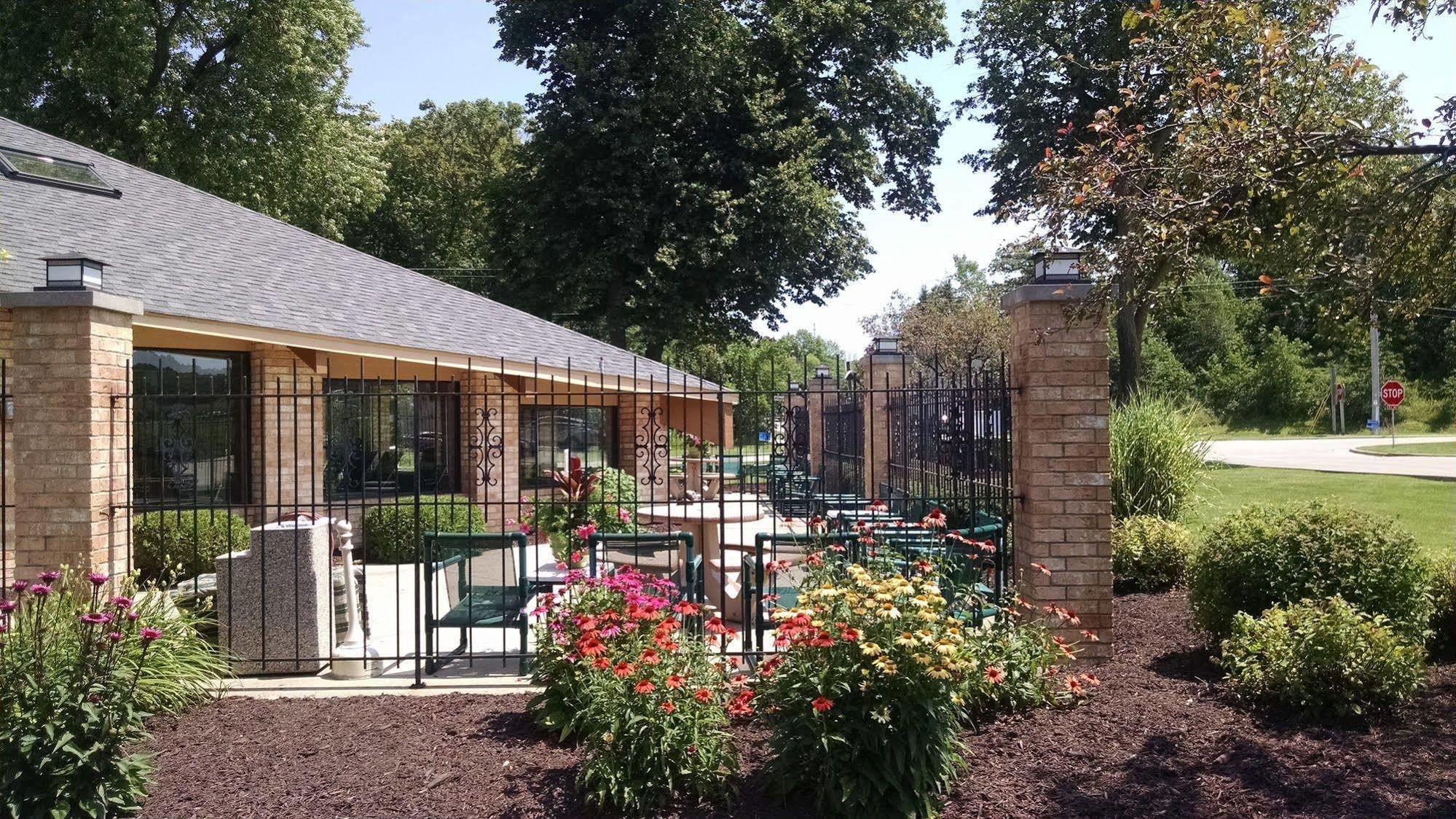 Americinn And Suites By Wyndham Delafield-Waukesha-Milwaukee Extérieur photo
